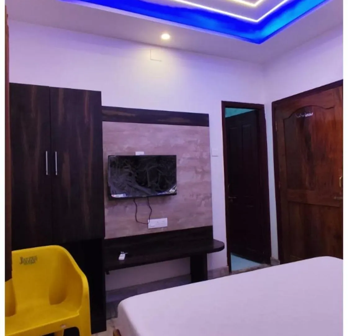 Hotel #Nandini # Varanasi ! Near Kashi Vishwanath Temple And Ganga Arti Ghat - Fully Air Conditioned Rooms With Free Wi-Fi - Room Service - Free Parking Available - Best Seller Hotel In Varanasi