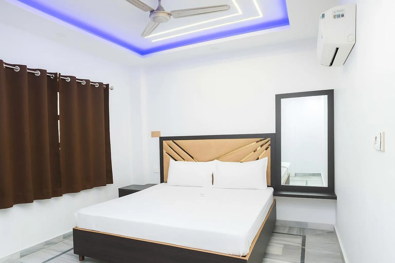 Hotel #Nandini # Varanasi ! Near Kashi Vishwanath Temple And Ganga Arti Ghat - Fully Air Conditioned Rooms With Free Wi-Fi - Room Service - Free Parking Available - Best Seller Hotel In Varanasi